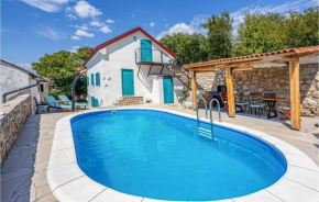 Stunning Home In Karlobag
